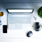 Espace de travail avec ordinateur
